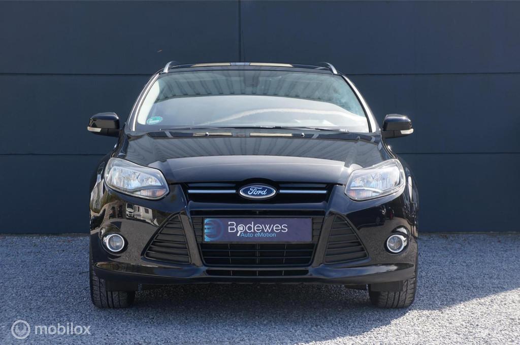 Ford Focus Wagon 1.6 TI-VCT Titanium met lage km stand, Auto's, Gebruikt, Zwart, 4 cilinders, Zwart