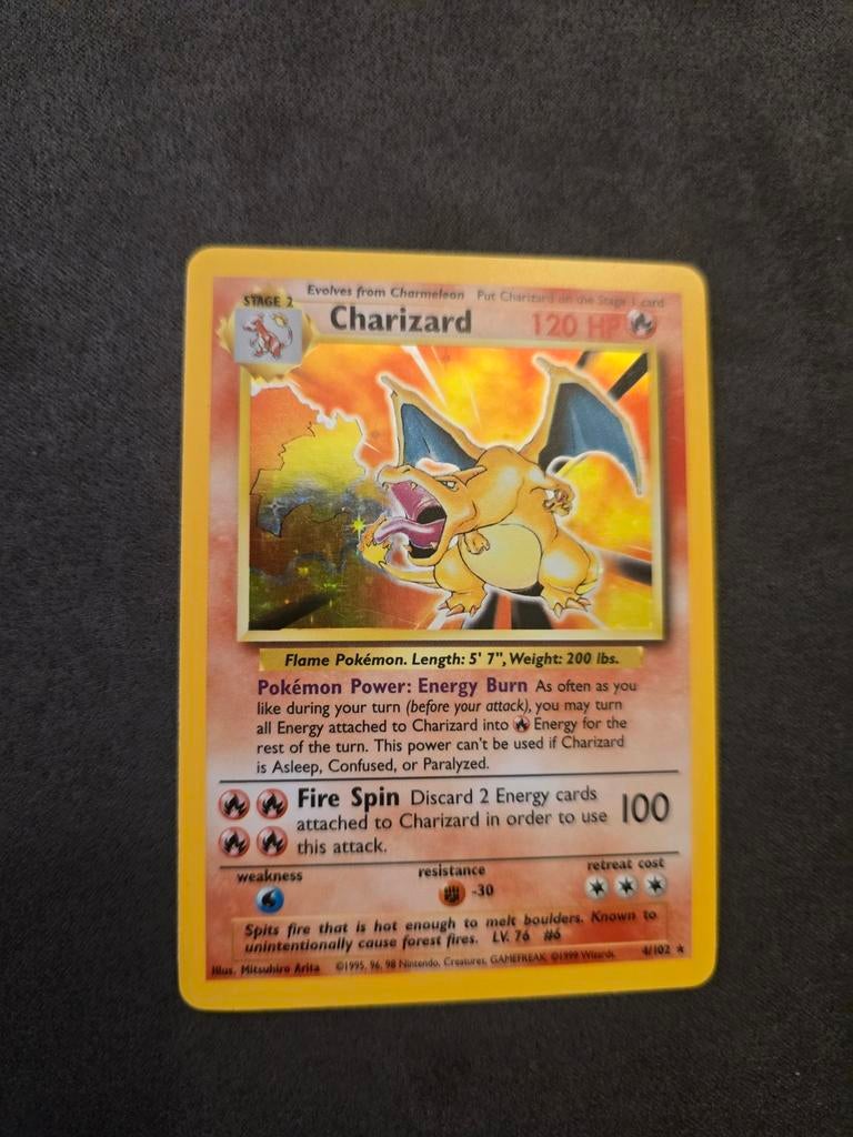Oude Charizard 4/102 Pokémon kaart, Ophalen of Verzenden, Zo goed als nieuw, Foil