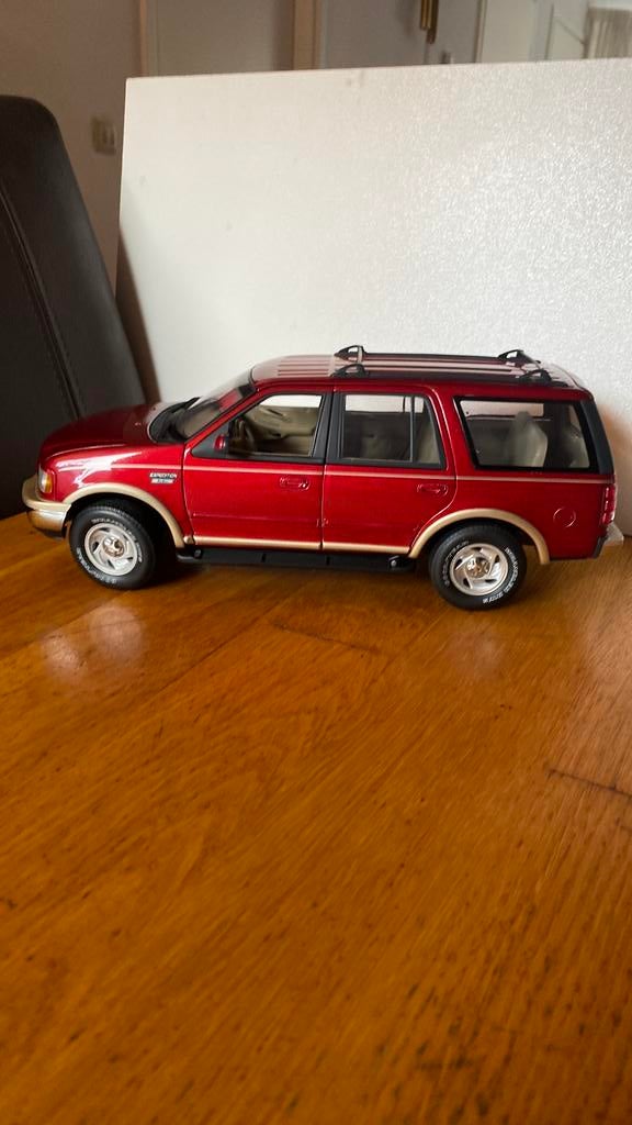 Mooi model Ford 1/18, Ophalen of Verzenden, Zo goed als nieuw, Overige merken