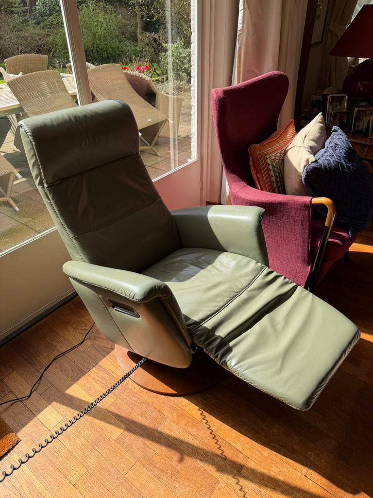 Prominent electrische stoel met garantie, Ophalen, Zo goed als nieuw, Leer, 50 tot 75 cm