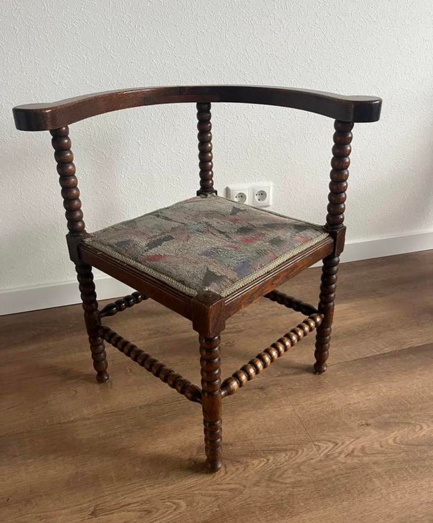 Antieke Hoekstoel met Gedraaide Poten, Antiek en Kunst, Antiek | Meubels | Stoelen en Banken, Ophalen