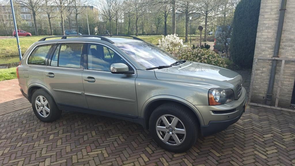 𝗭𝗲𝗲𝗿 𝗻𝗲𝘁𝘁𝗲 𝗩𝗼𝗹𝘃𝗼 𝗫𝗖𝟵𝟬 (𝟮𝟬𝟬𝟳)., 238 pk, Zwart, Overige kleuren, 7 stoelen