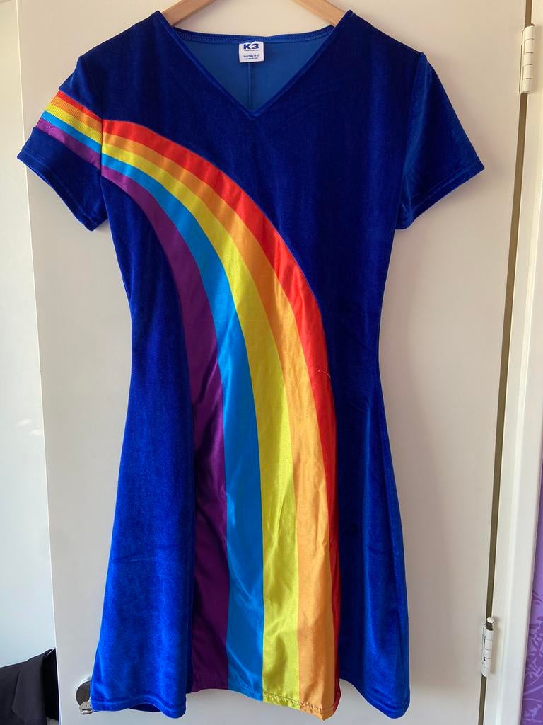 K3 regenboog jurkje volwassen maat 38-40 Studio 100 velvet, Maat 38/40 (M), Blauw, Ophalen of Verzenden, Boven de knie