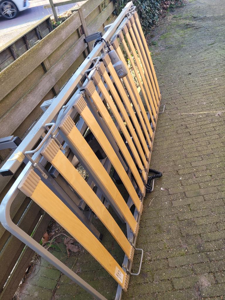 Onderstel bed met elektrisch verstelbare lattenbodem, Ophalen, Gebruikt, 90 cm, Eenpersoons