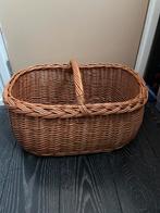 Mooie rieten mand met beugel - Goede staat, Huis en Inrichting, Woonaccessoires | Schalen en Manden, Gebruikt, Mand, Ophalen of Verzenden