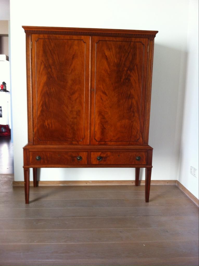 Engelse mahonie kast 19de/20ste eeuw, Ophalen