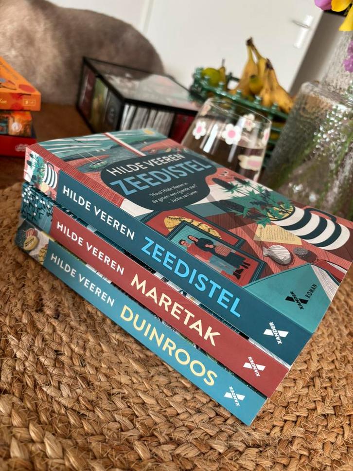 Hilde Veeren - Duinroos, Zeedistel en Maretak, Boeken, Literatuur, Zo goed als nieuw, Ophalen of Verzenden