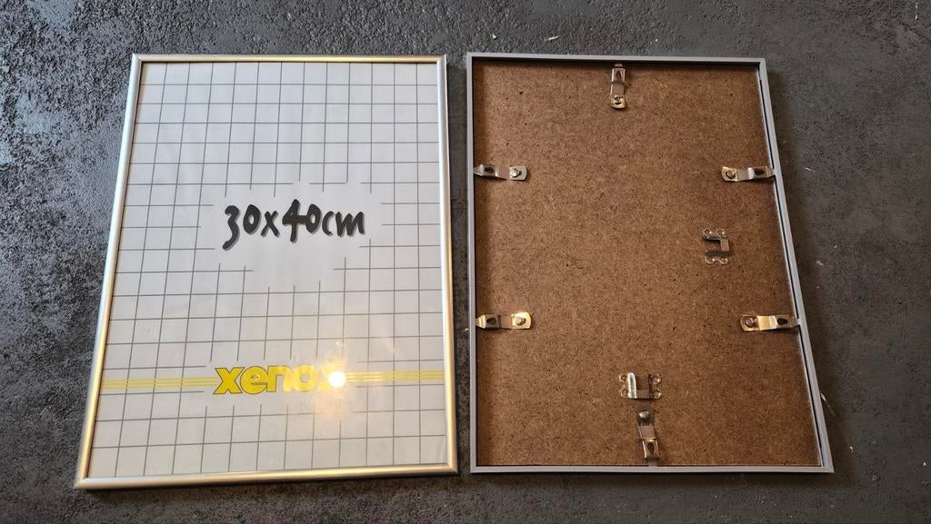 2 fotolijsten 30x40 cm - Zilverkleurig, Ophalen of Verzenden, Zo goed als nieuw