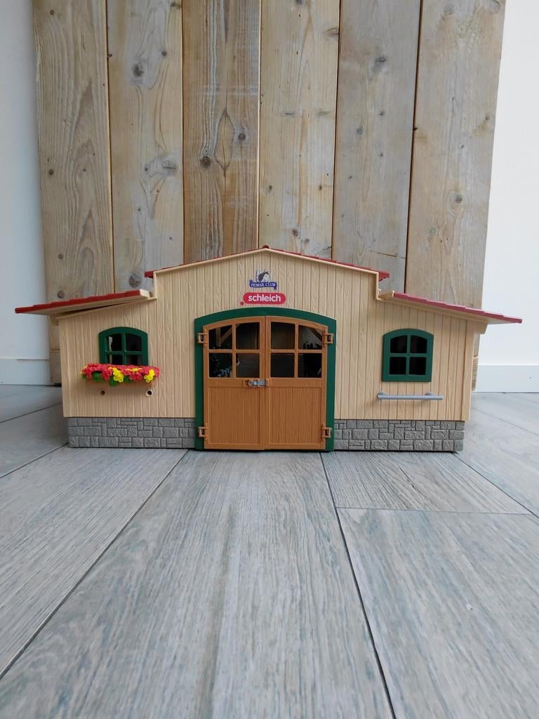 Schleich - paardenstal + 4 paarden, Ophalen of Verzenden, Zo goed als nieuw, Jongen of Meisje
