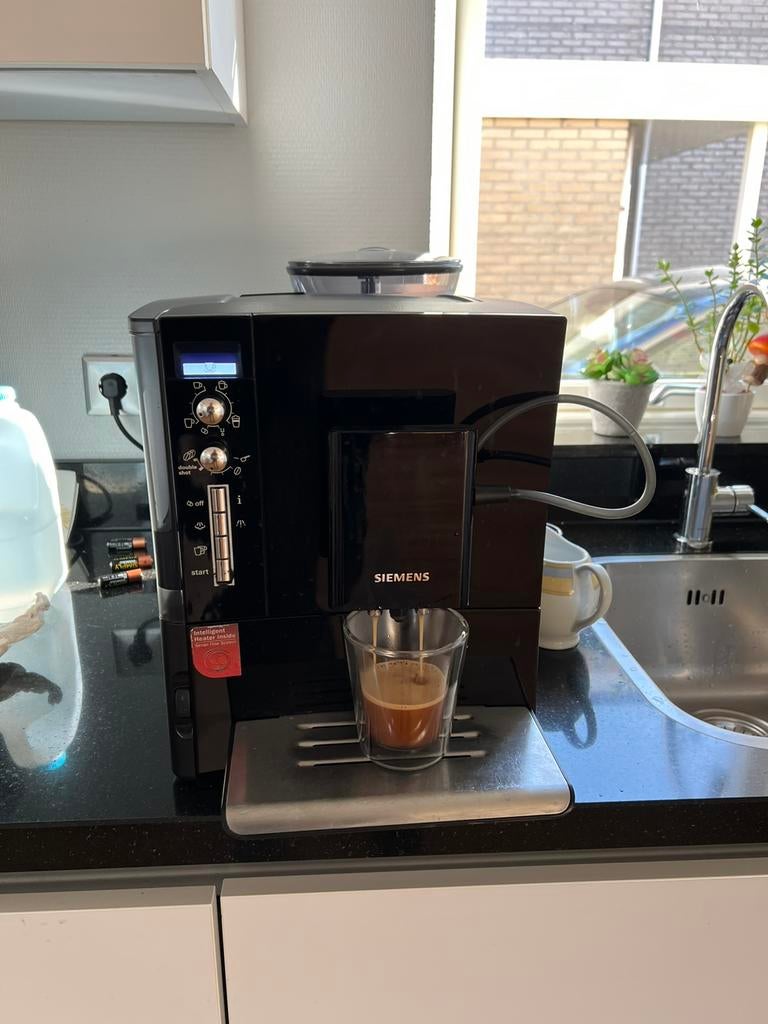 Siemens EQ5 macchiato Plus, Witgoed en Apparatuur, Koffiezetapparaten, 10 kopjes of meer, Ophalen of Verzenden, Zo goed als nieuw