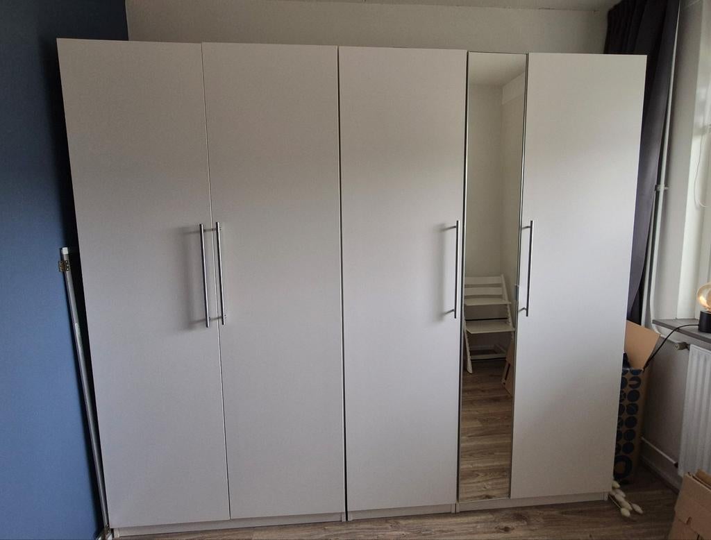 Witte Ikea Pax Kledingkast Set met Spiegeldeur (225x200cm), Huis en Inrichting, Kasten | Kledingkasten, Gebruikt, 200 cm of meer