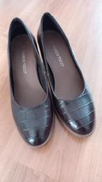 Donkerbruine croco pumps, Ophalen of Verzenden, Zo goed als nieuw, Bruin