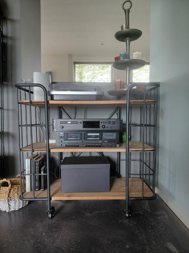 Zeer mooie boekenkast, bakkerskast stereokast, Ophalen, Zo goed als nieuw