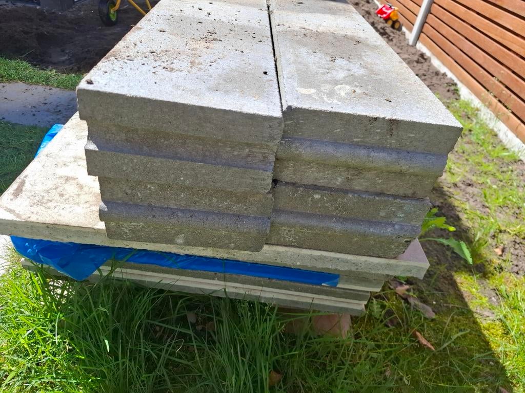 Rest tegels (Bkeuze met beschadigingen) en opsluitbanden, Ophalen, Nieuw, Overige materialen