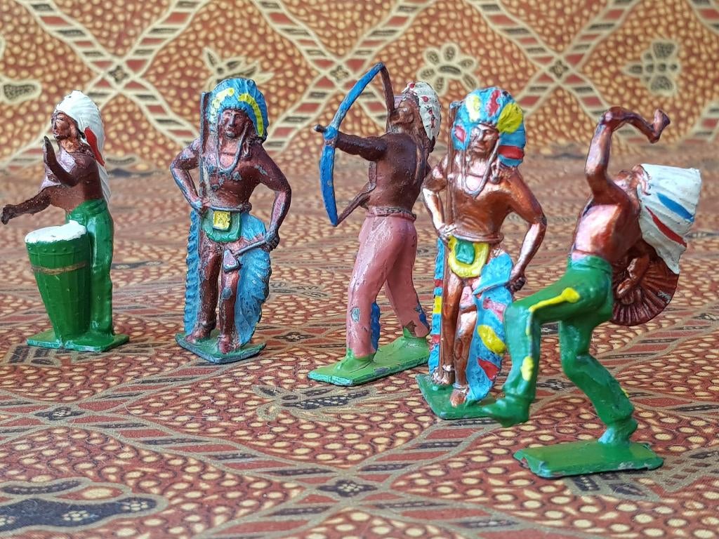 Twaalf Indianen en cowboys oud Engels speelgoed van tin., Ophalen of Verzenden