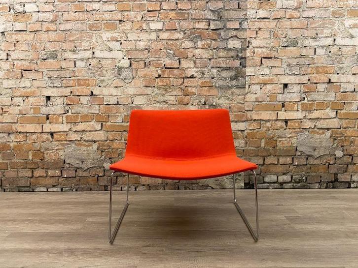 Arper Catifa 80 bij TheReSales, Huis en Inrichting, Fauteuils, Zo goed als nieuw, Metaal, Stof, 75 tot 100 cm, 75 tot 100 cm, Ophalen of Verzenden