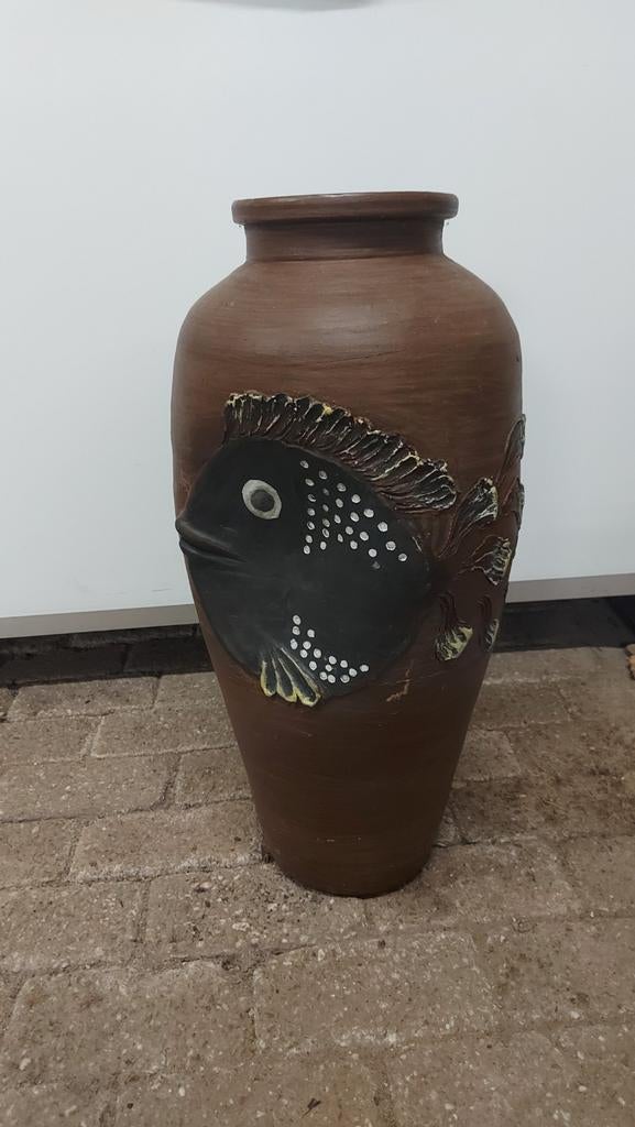 Bruine vaas met vissen, 65 cm hoog NIEUW, Antiek en Kunst, Antiek | Vazen, Ophalen