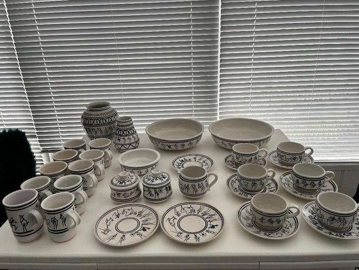 Servies en 2 vazen met Afrikaanse print, Huis en Inrichting, Keuken | Servies, Gebruikt, Kop(pen) en/of Schotel(s), Overige stijlen