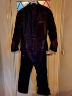 EEN PRAKTISCH NIEUW MOTORPAK
MERK BÜSE
JAS MT 52
BROEK MT 26, Motoren, Kleding | Motorkleding, Buse, Ophalen of Verzenden, Tweedehands