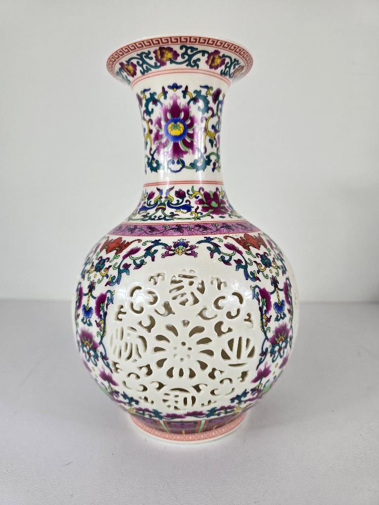 Opengewerkte vaas #3 porselein Jingdezhen, 2e helft 20e eeuw, Antiek en Kunst, Antiek | Porselein, Ophalen of Verzenden