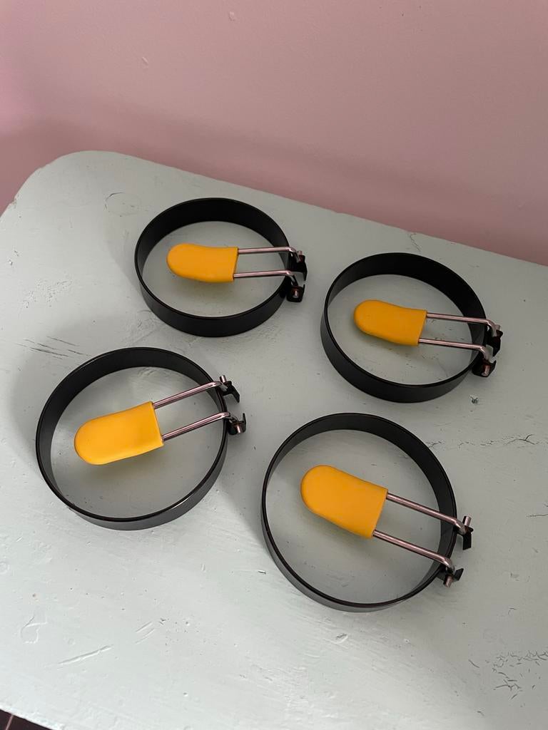 Set van 4 eierringen - perfect voor ronde eieren, Ophalen of Verzenden, Zo goed als nieuw
