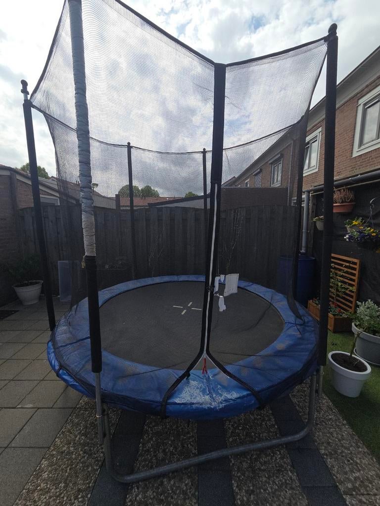 Trampoline met veiligheidsnet, Ophalen