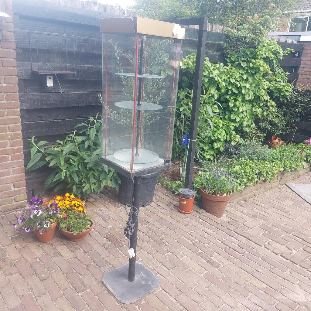 vitrine met draaiplateau, Ophalen, Minder dan 50 cm, Gebruikt, Glas