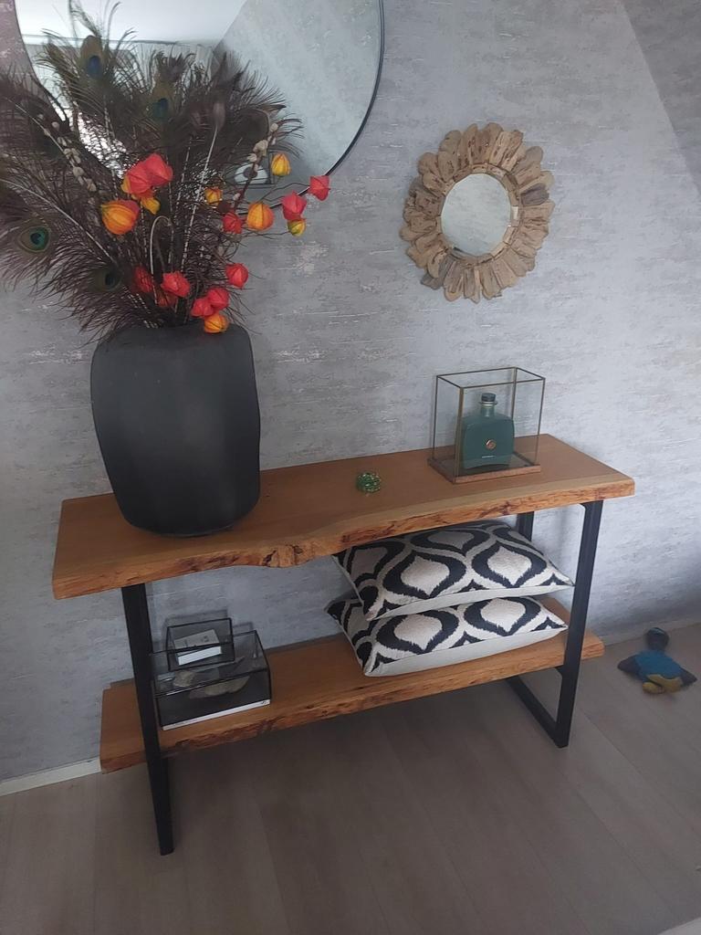 Te koop sidetable met boven en onder boomstamhout, Huis en Inrichting, Tafels | Sidetables, Ophalen, 100 tot 150 cm, Zo goed als nieuw
