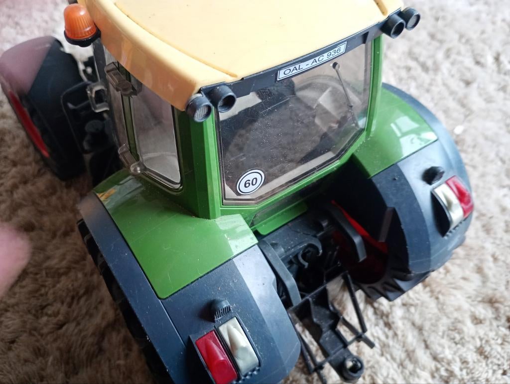 Groene speelgoedtrekker met gele cabine, Ophalen of Verzenden, Gebruikt