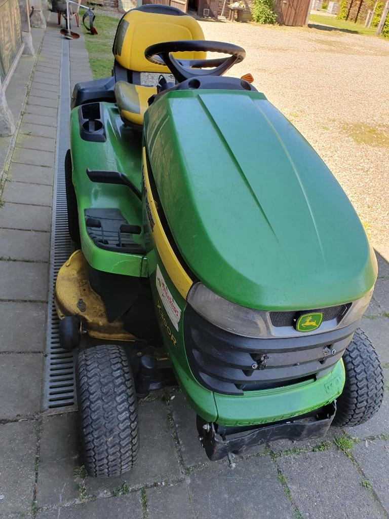 John Deere Gazonmaaier X 300R, Tuin en Terras, Zitmaaiers, Gebruikt, Opvangbak, 120 cm of meer, Ophalen