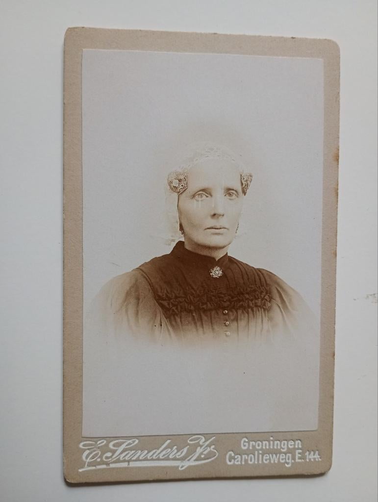 CDV Groningen Vrouw in Klederdracht, Gebruikt, Foto, Klederdracht, Ophalen of Verzenden