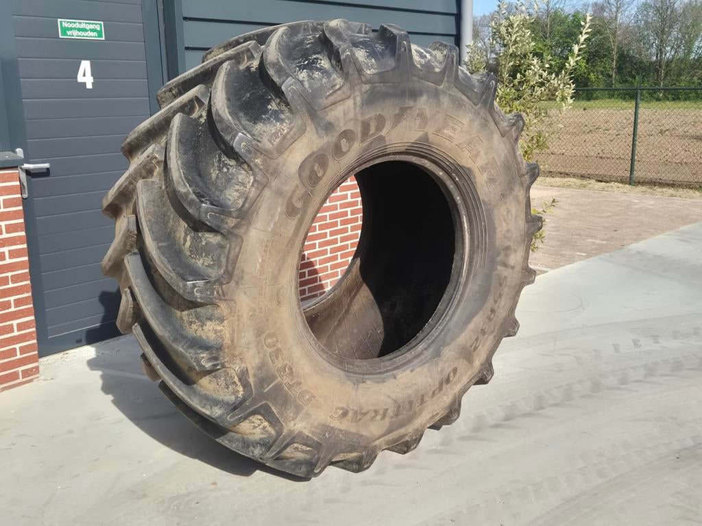 Zeer mooie band 900/55R32 goodyear, Zakelijke goederen, Agrarisch | Onderdelen | Banden, Velgen en Assen, Ophalen