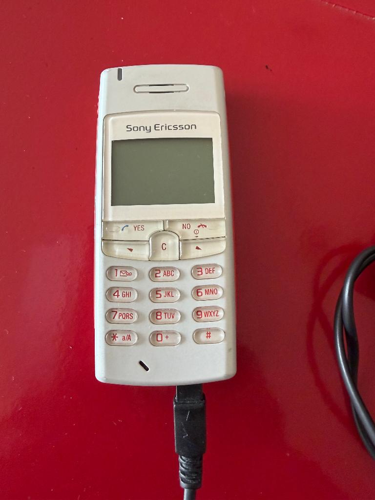Sony Ericsson T100 GSM telefoon, Ophalen, Overige kleuren, Geen camera, Overige systemen