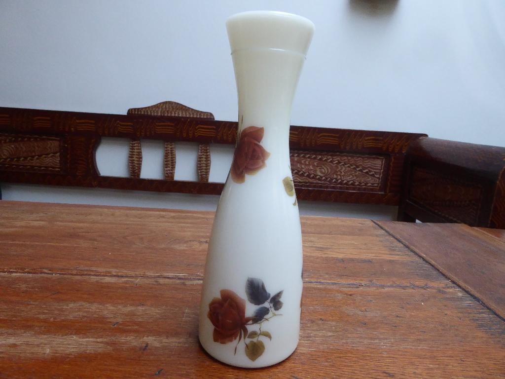 Vintage opaline vaas met rozen, VAB Boussu, Antiek en Kunst, Antiek | Glas en Kristal, Ophalen of Verzenden