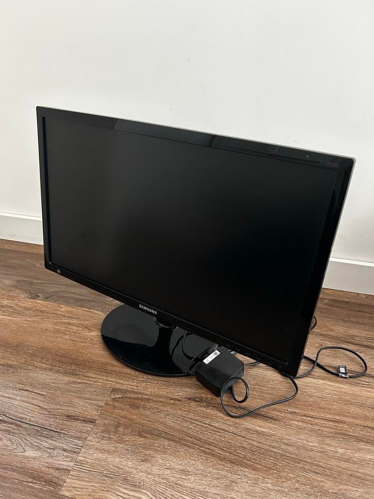 Samsung S24D300H 24 inch Full HD Monitor, Computers en Software, Monitoren, Ophalen, Full HD, 60 Hz of minder, Gebruikt