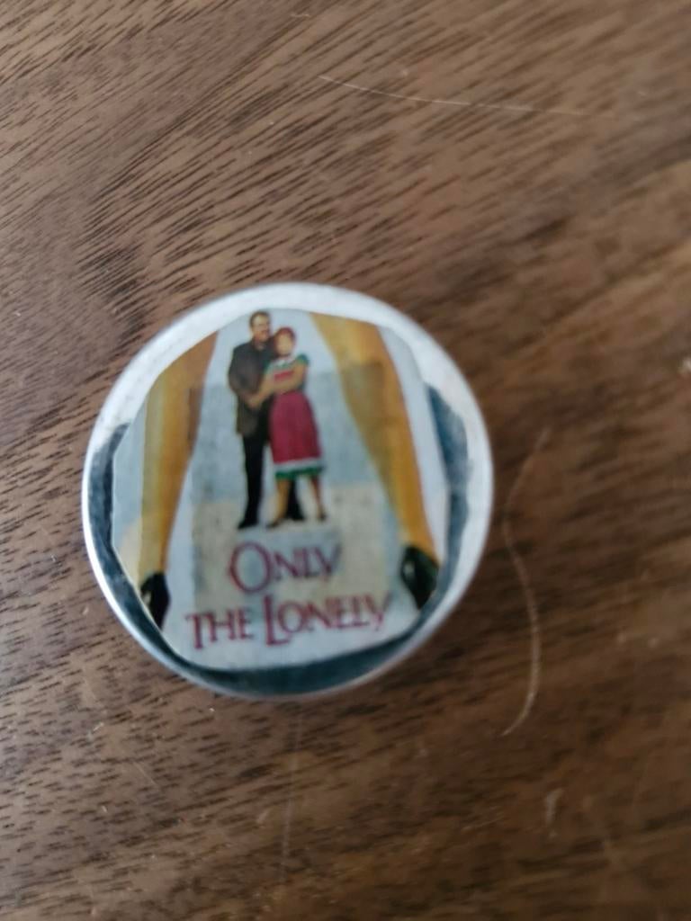 301 Only The Lonely button speldje, Ophalen of Verzenden