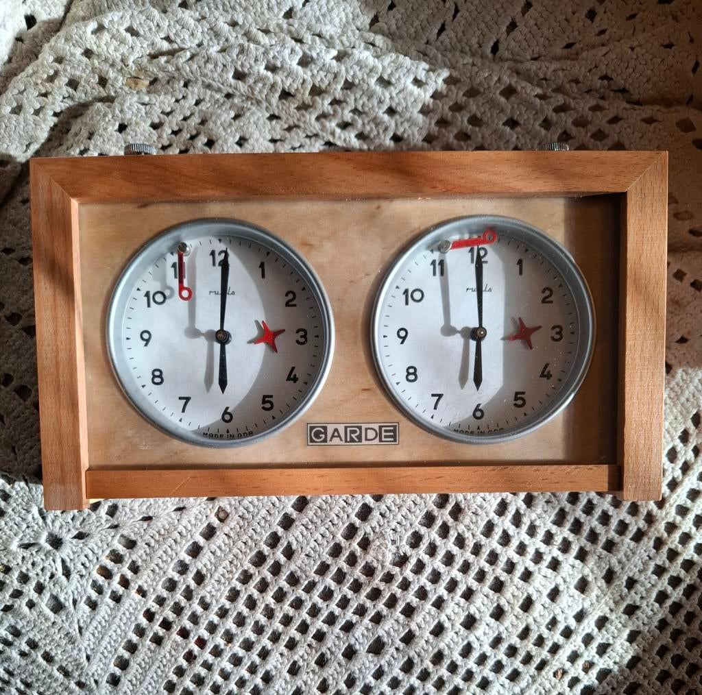 Schaakklok Garde in originele doos, in nieuwstaat, Antiek en Kunst, Ophalen of Verzenden