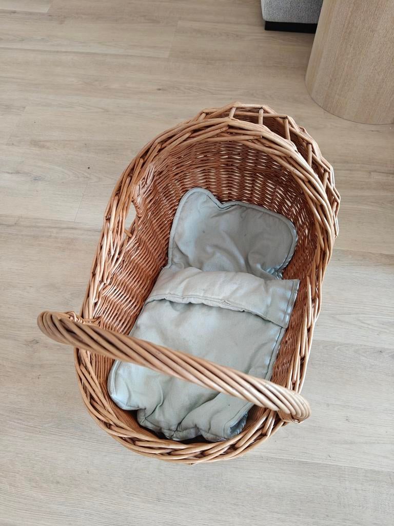 Dille en Kamille rieten poppenwagen met matrasje, Ophalen, Gebruikt, Babypop