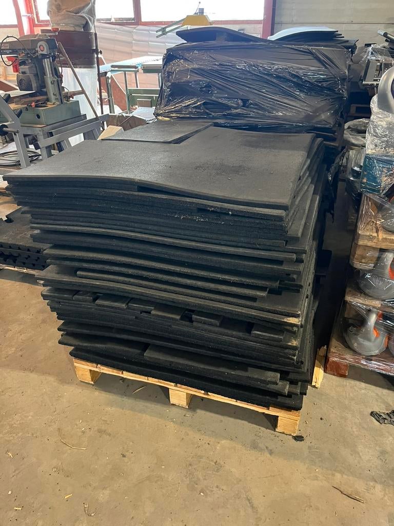 20 m2 rubberen snij mat matten 2 cm dik, Ophalen, Tegels, Gebruikt, Overige typen