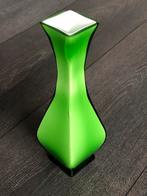 Vintage groen witte vaas, Ophalen of Verzenden, Zo goed als nieuw, Glas, Minder dan 50 cm