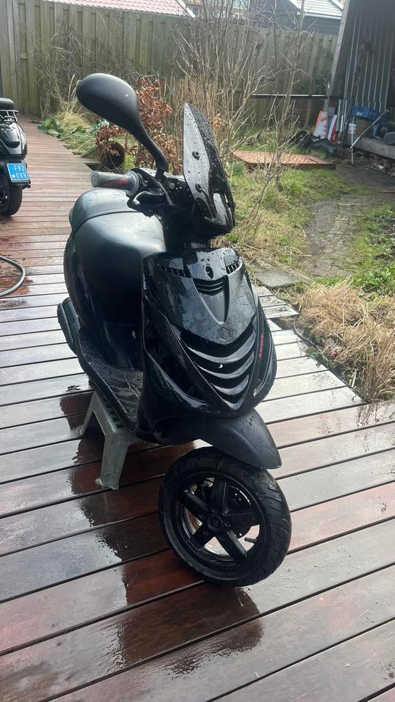 Zip 180cc, Fietsen en Brommers, Scooters | Piaggio, Ophalen of Verzenden, Zo goed als nieuw, Benzine, Zip
