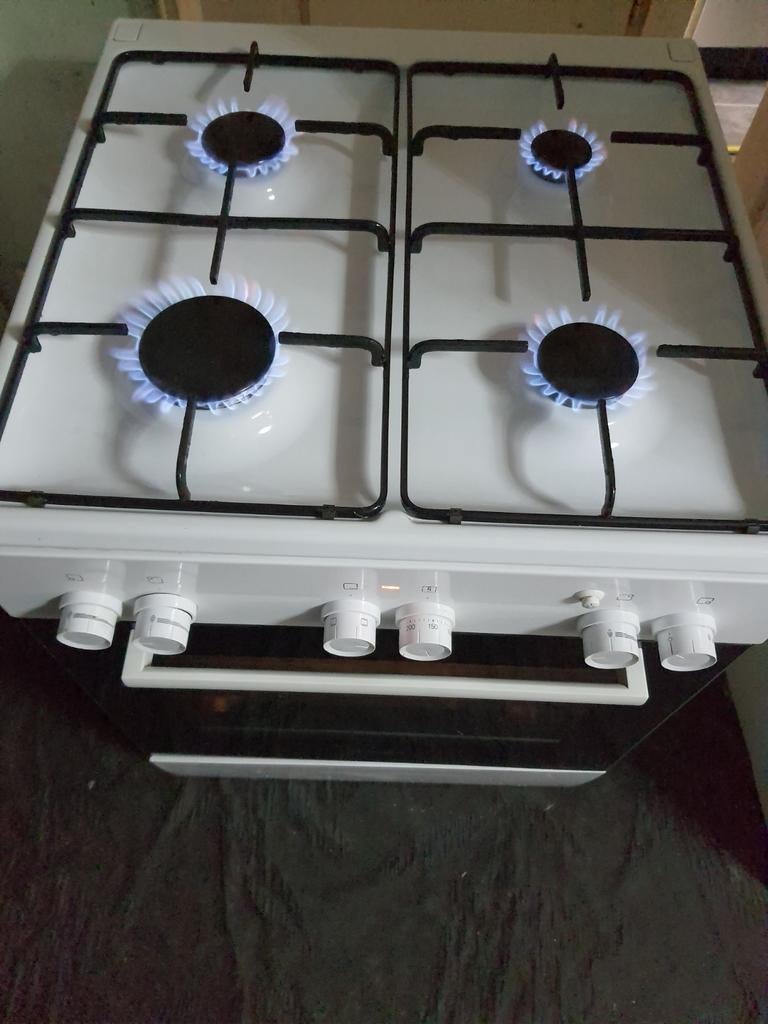 Bosch gasfornuis met elektrische oven werkt uitstekend, Witgoed en Apparatuur, Fornuizen, Ophalen, Minder dan 85 cm, Grill, 4 kookzones