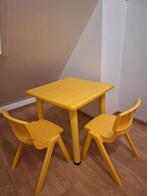 Gele kinder tafel met 2 stoeltjes, Kinderen en Baby's, Kinderkamer | Tafels en Stoelen, Ophalen