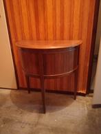 Een vintage eikenhouten demi lune kastje., Ophalen