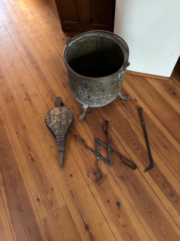 Koperen bak en haardgerei, Ophalen