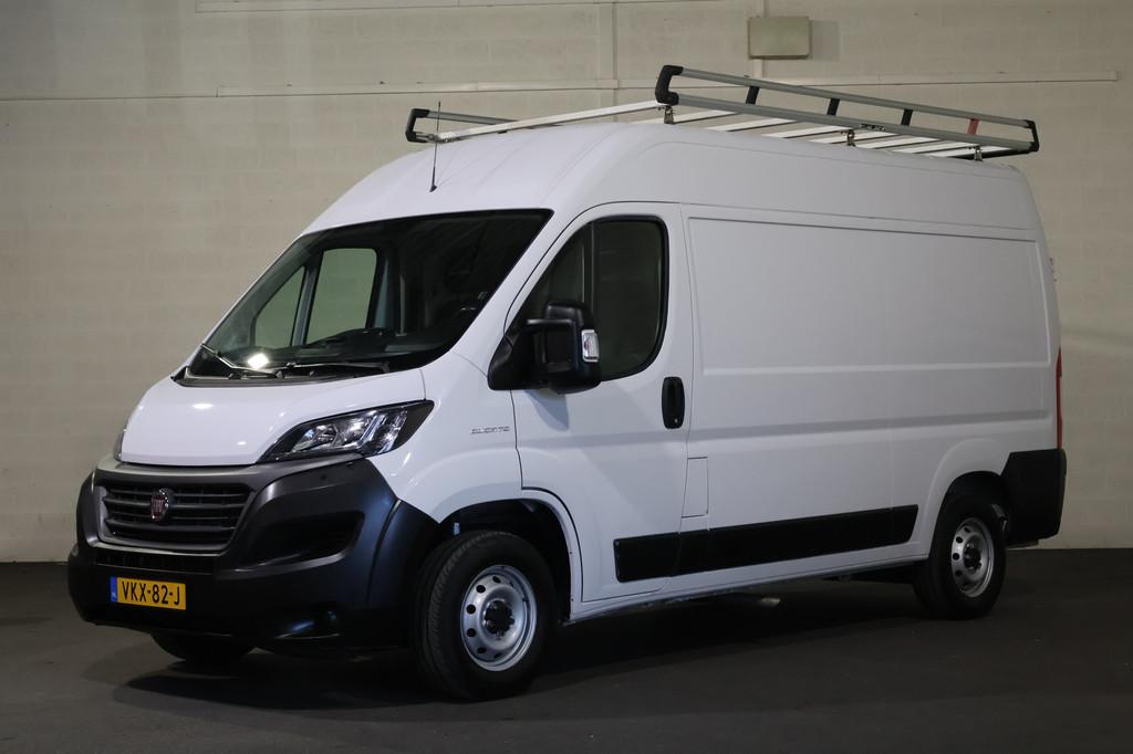 Fiat Ducato 2.3 MultiJet L2 H2 Imperiaal Trekhaak (bj 2021), Auto's, Bestelauto's, Voorwielaandrijving, Gebruikt, Euro 6, Wit