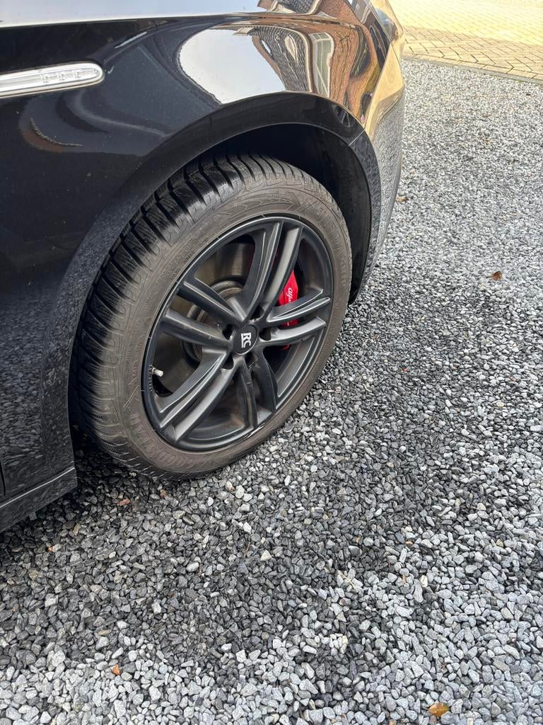 17 inch winterbanden met zwarte velgen 5 gaten van RC., Auto-onderdelen, Banden en Velgen, Ophalen, Gebruikt, Banden en Velgen