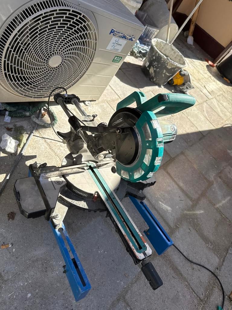 Afkortzaag Vonroc, Doe-het-zelf en Verbouw, Gereedschap | Zaagmachines, Gebruikt, 600 tot 1200 watt, Ophalen of Verzenden, Afkortzaag