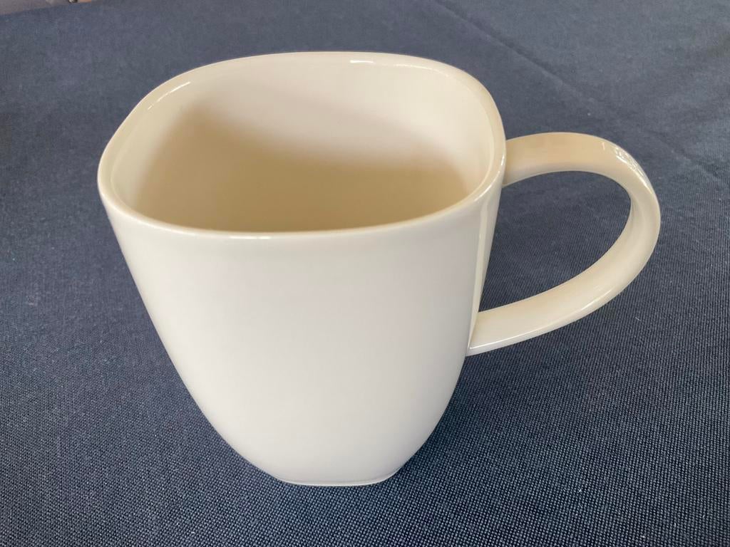 Mok VIVO wit, Huis en Inrichting, Keuken | Servies, Zo goed als nieuw, Kop(pen) en/of Schotel(s), Effen, Porselein, Ophalen of Verzenden
