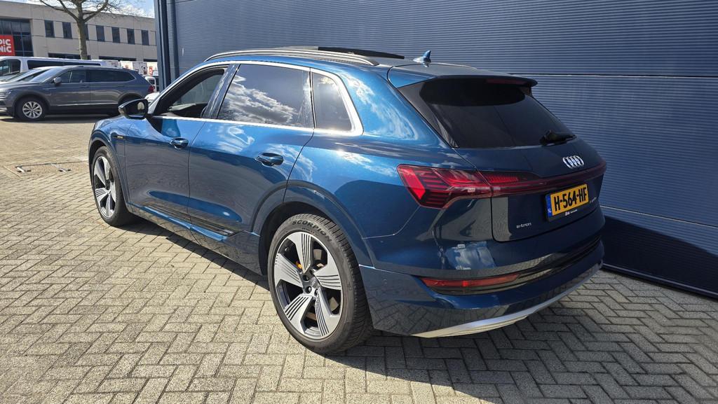 Audi e-tron e-tron 55 quattro advanced Pro Line Plus 95 kWh, Auto's, Audi, Automaat, 131 €/maand, 95 kWh, Blauw